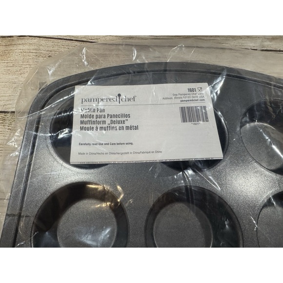 New Rare , Retired The Pampered Chef Cupcake Pan Tin 12 Muffins #1601